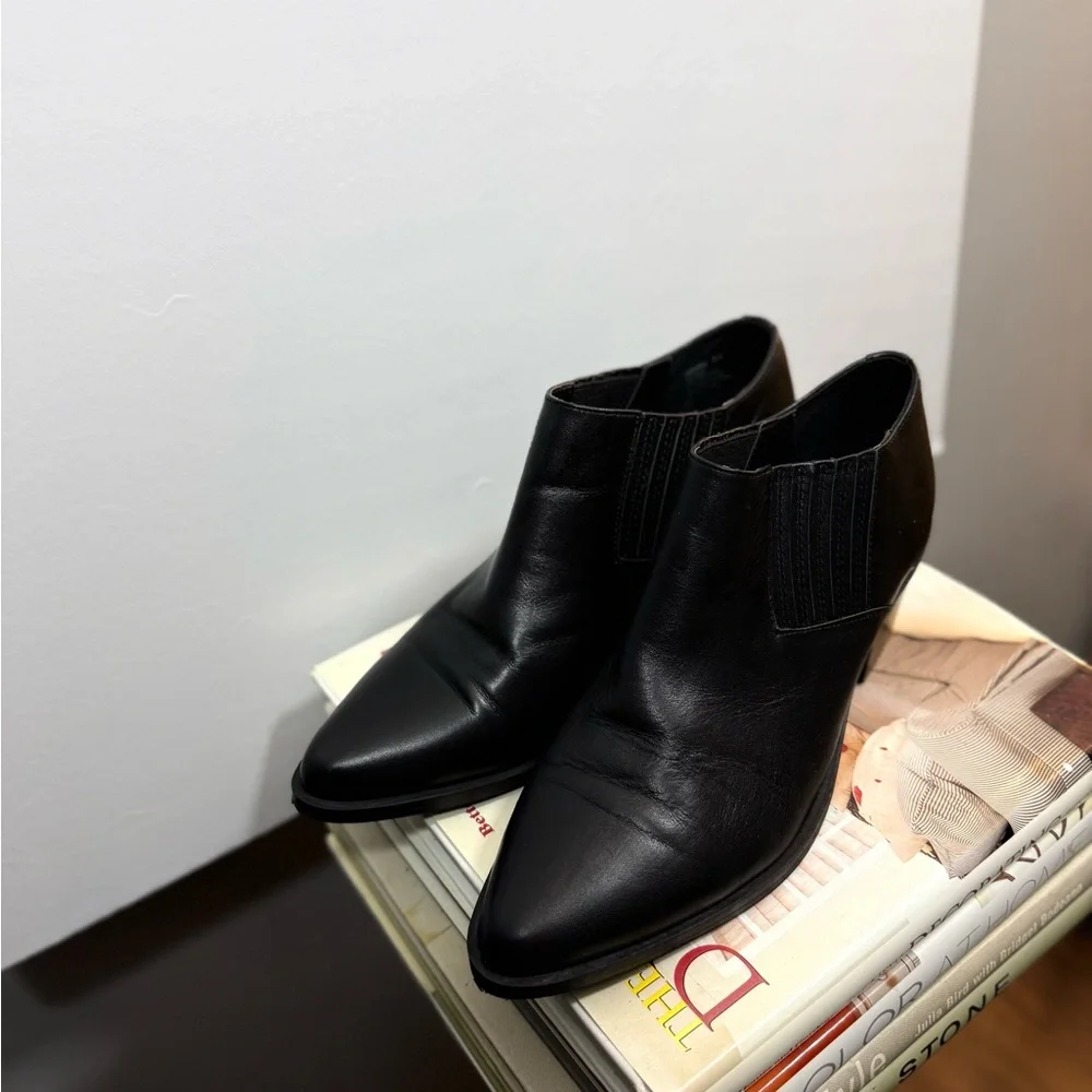 Steve Madden Size 8.5 Black Ankle Booties - Picture 3 of 14